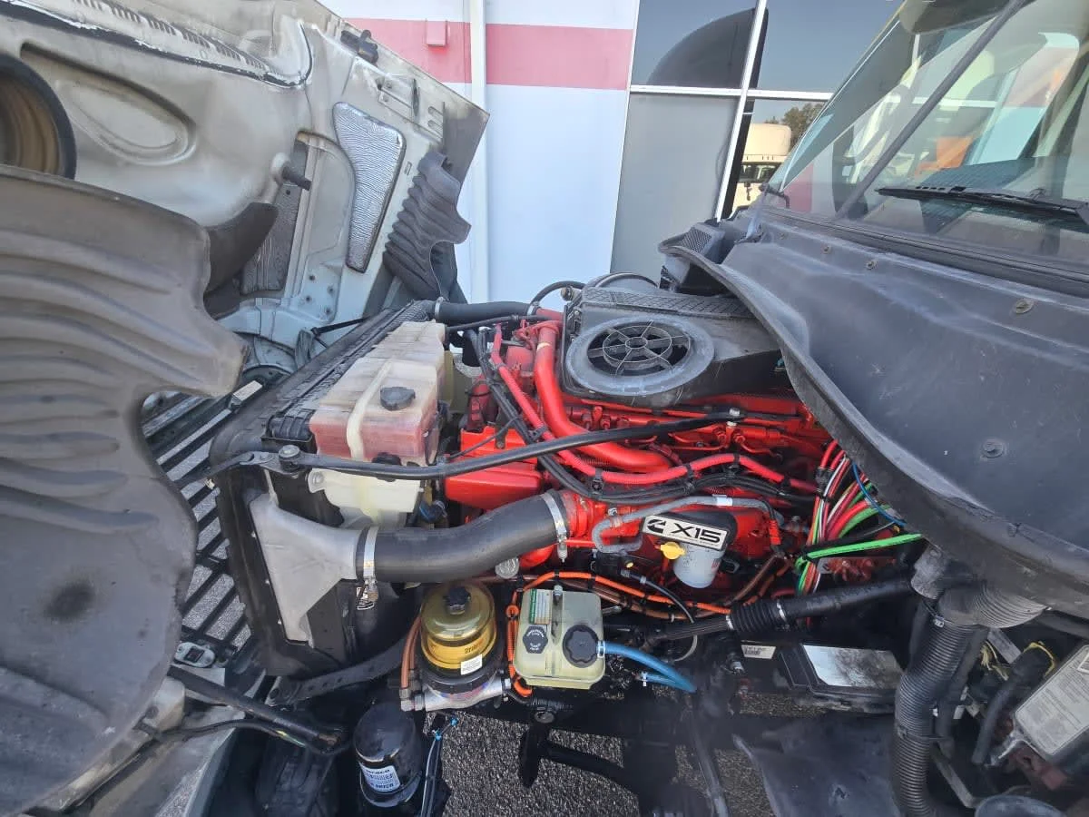 2019 Freightliner Cascadia - image 8