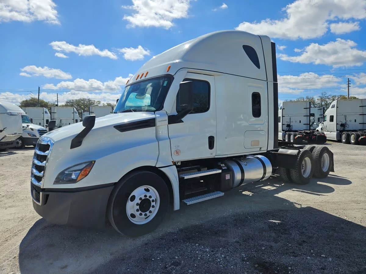 2022 Freightliner Cascadia in Orlando, FL