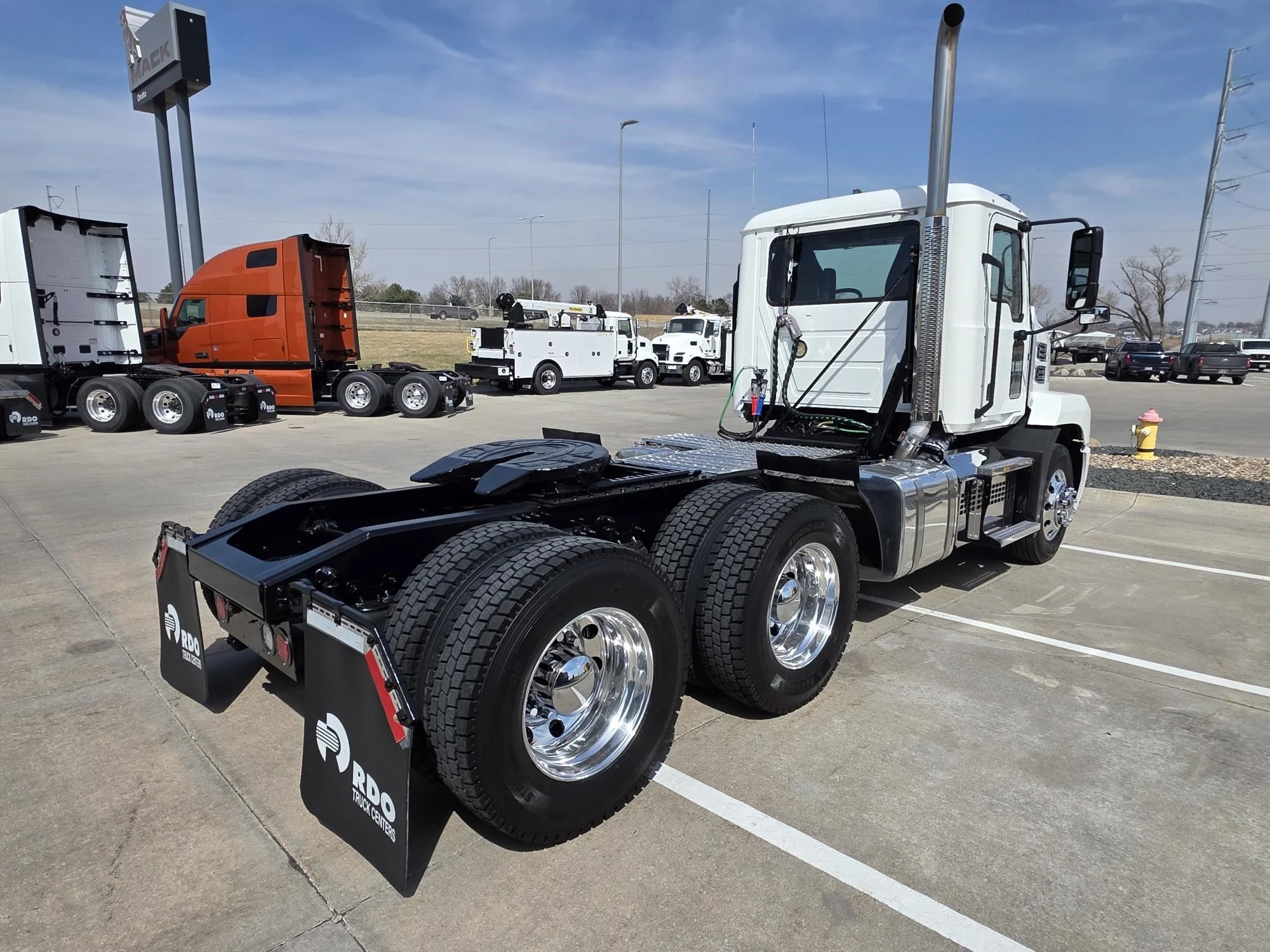 2021 Mack Anthem - image 5