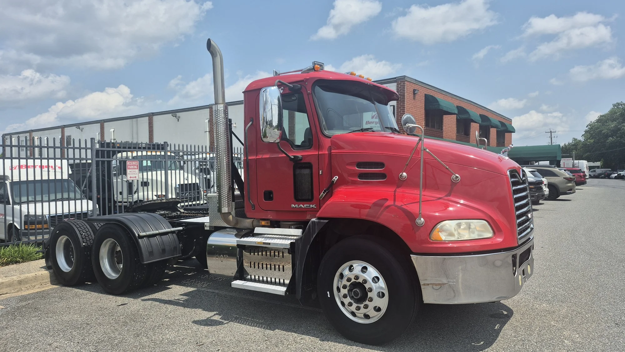 2016 Mack Pinnacle in New Castle, DE — photo 4