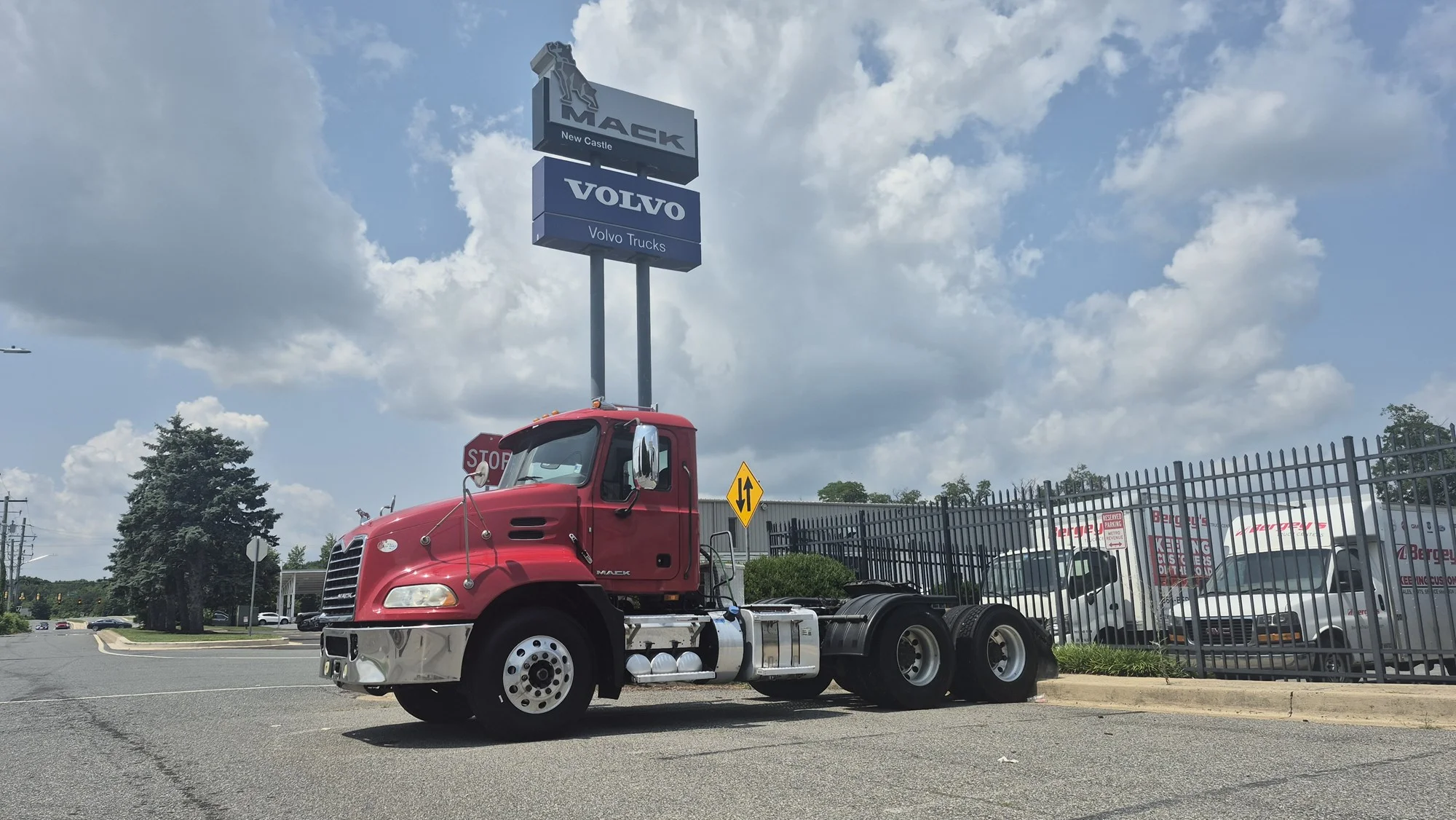 2016 Mack Pinnacle in New Castle, DE — photo 2