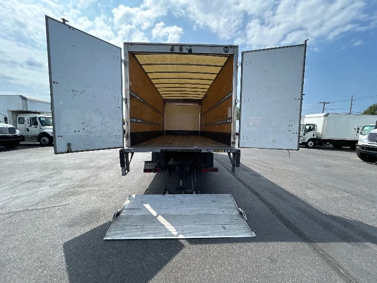 2021 Isuzu NQR in West Babylon, NY — photo 9