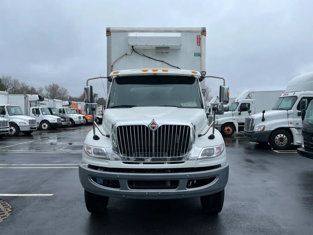 2020 International MV - image 2