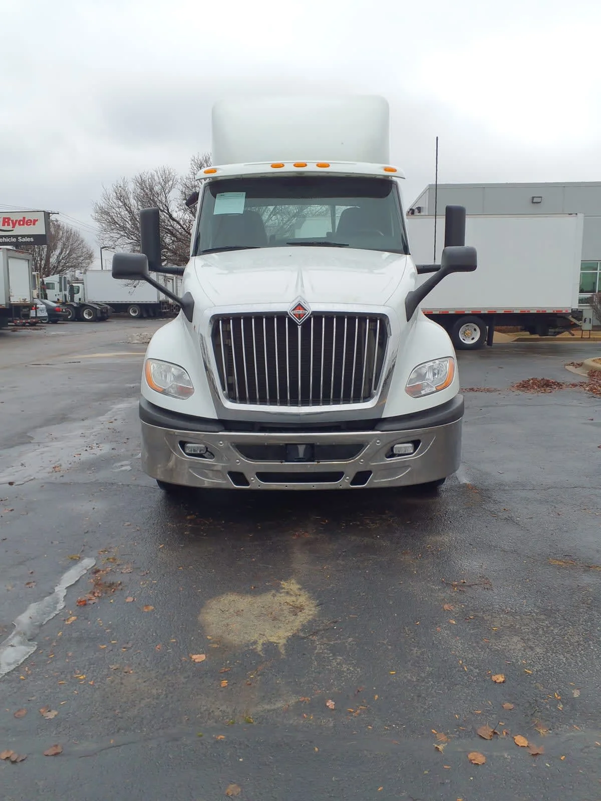 2019 International LT - image 2