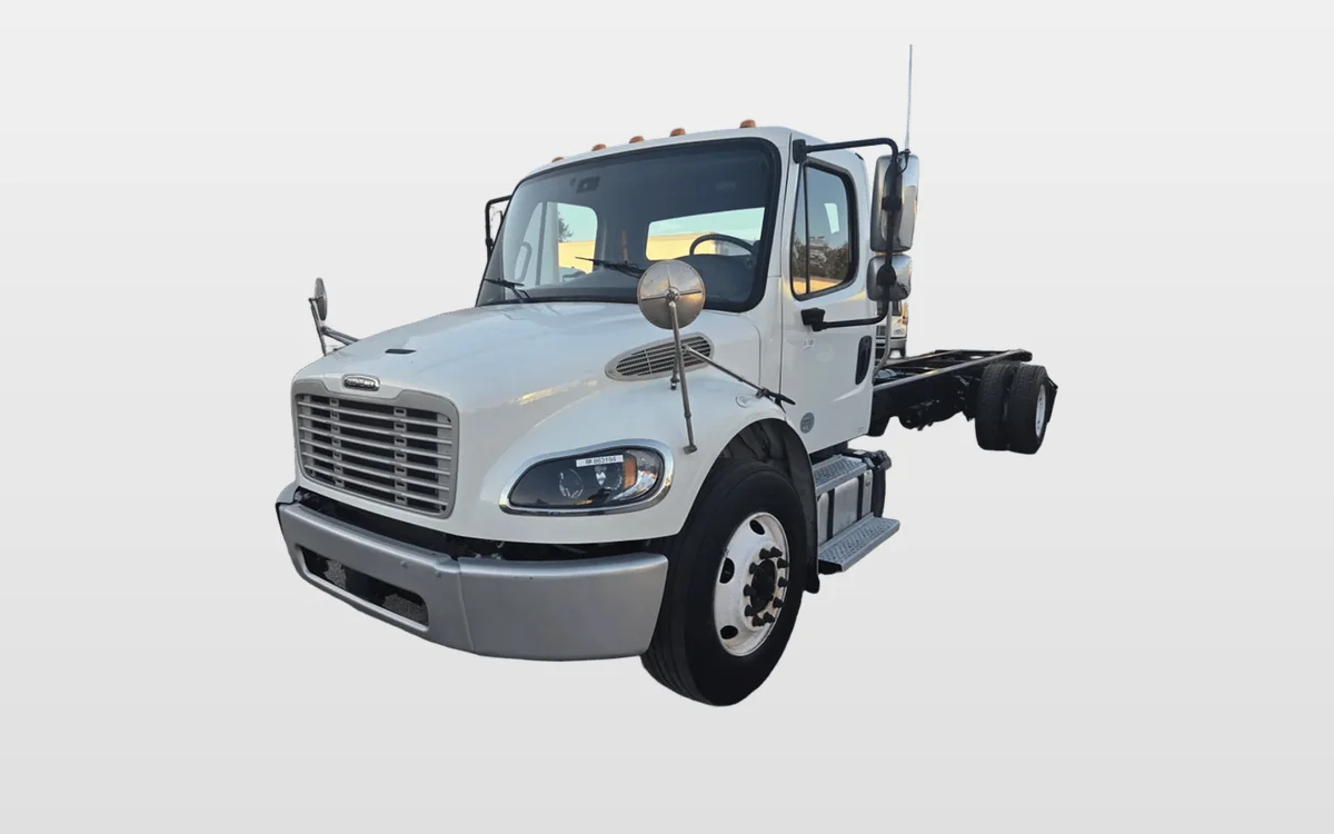 2019 Freightliner M2 106 - image 1