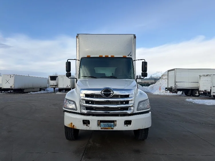 2013 Hino 338 - image 2