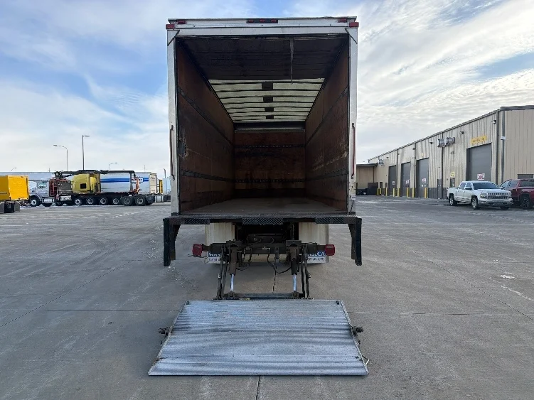 2013 Hino 338 - image 9