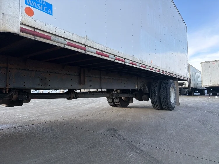 2013 Hino 338 - image 5