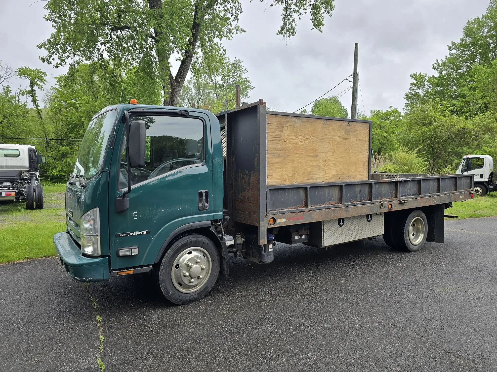 2013 Isuzu NQR - image 2