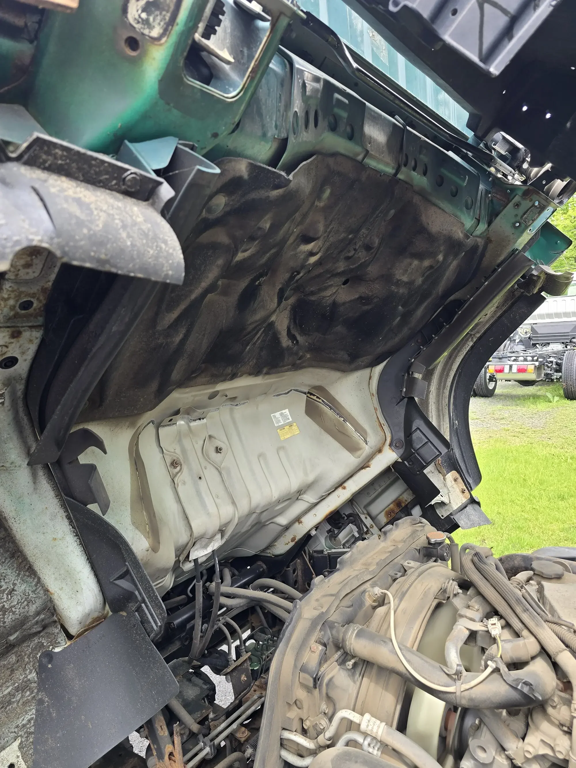 2013 Isuzu NQR - image 16