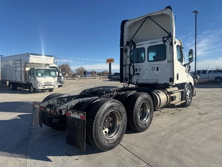 2021 Freightliner Cascadia in Aurora, CO — photo 7
