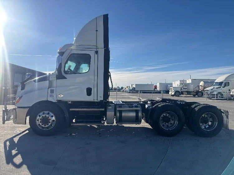 2021 Freightliner Cascadia in Aurora, CO — photo 4