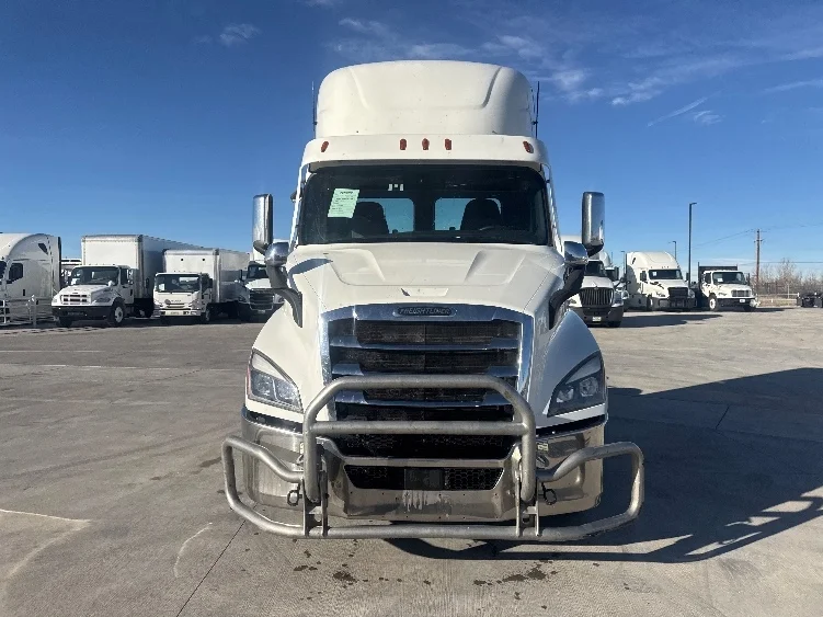 2021 Freightliner Cascadia in Aurora, CO — photo 2