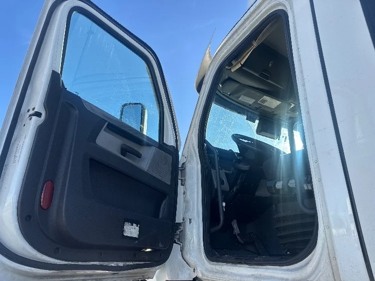2021 Freightliner Cascadia in Aurora, CO — photo 9