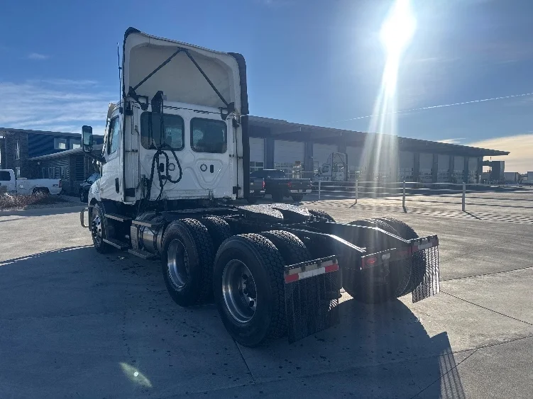 2021 Freightliner Cascadia in Aurora, CO — photo 5