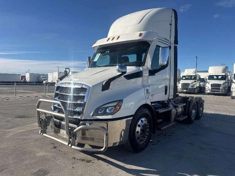 2021 Freightliner Cascadia in Aurora, CO — photo 3