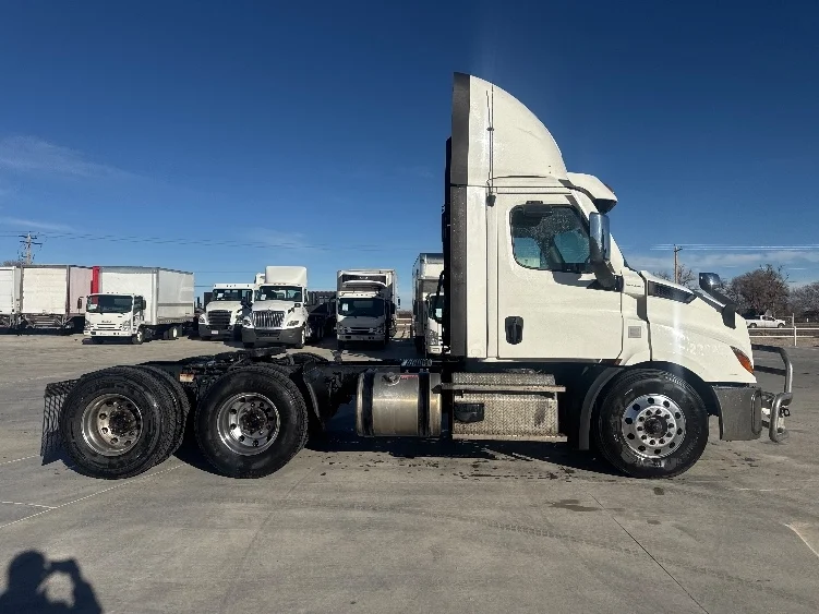 2021 Freightliner Cascadia in Aurora, CO — photo 8