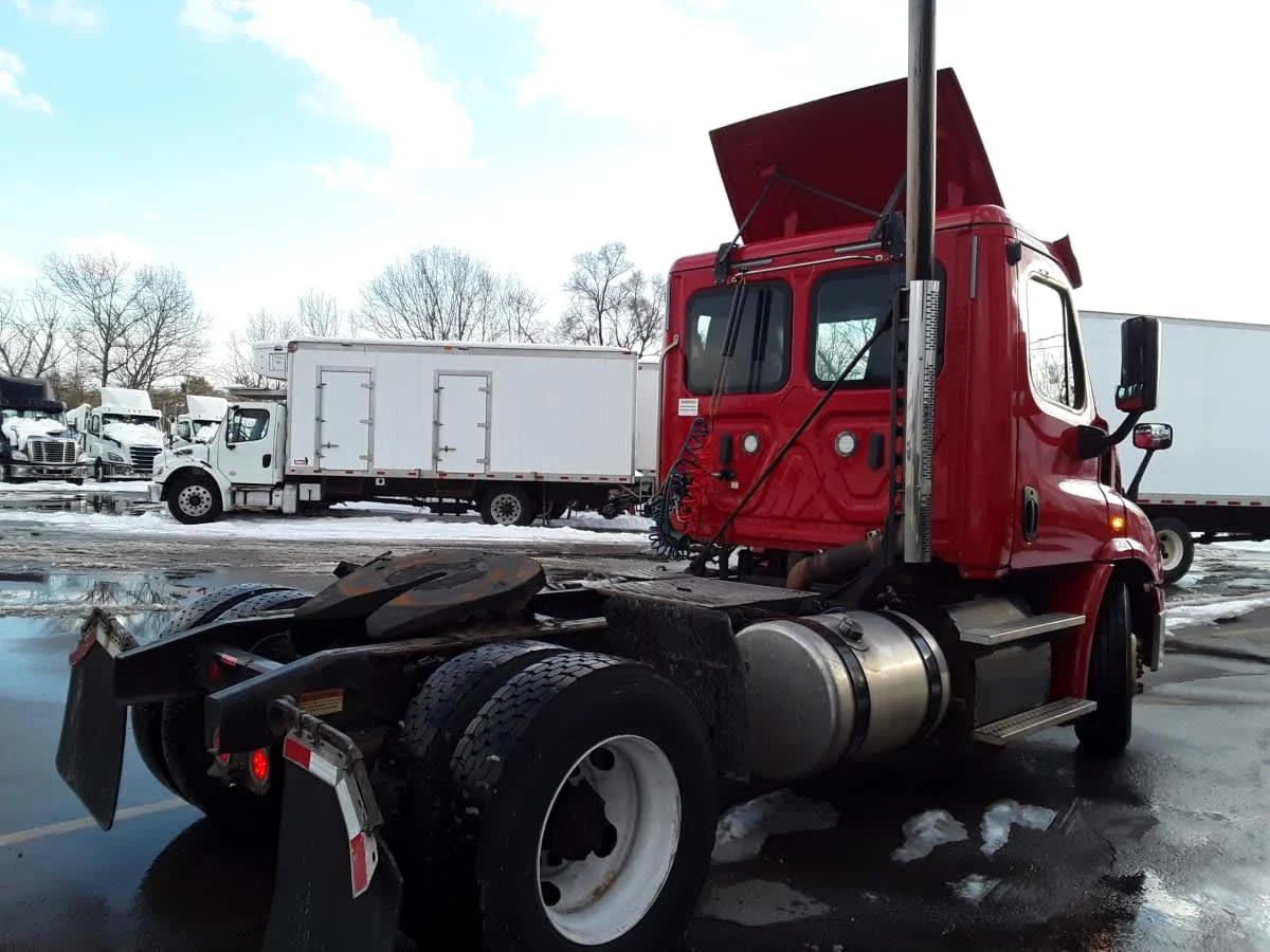 2019 Freightliner Cascadia in Salisbury, MA — photo 4