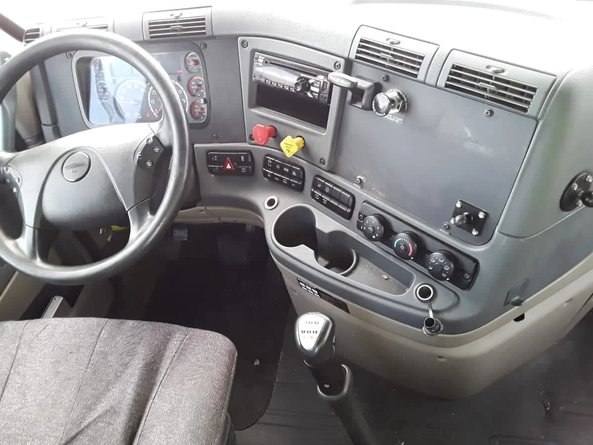 2019 Freightliner Cascadia in Salisbury, MA — photo 9