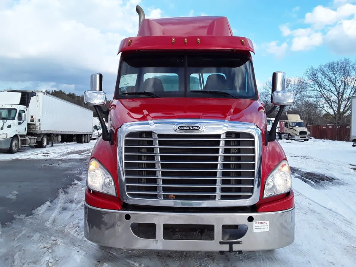 2019 Freightliner Cascadia in Salisbury, MA — photo 2