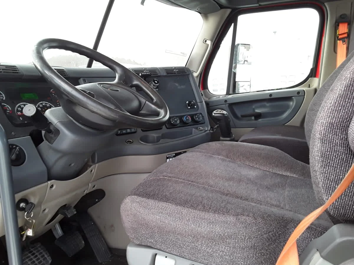 2019 Freightliner Cascadia in Salisbury, MA — photo 7