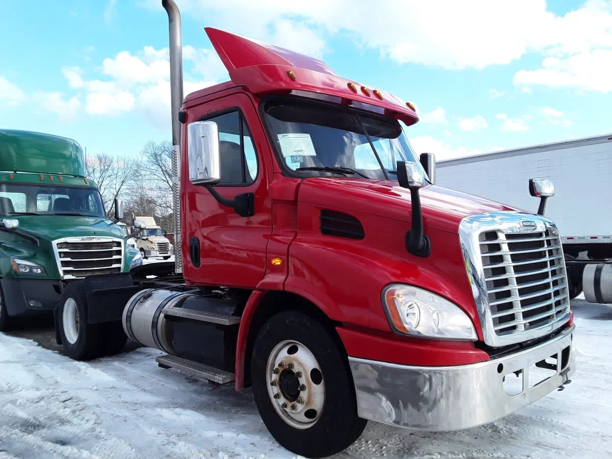 2019 Freightliner Cascadia in Salisbury, MA — photo 3