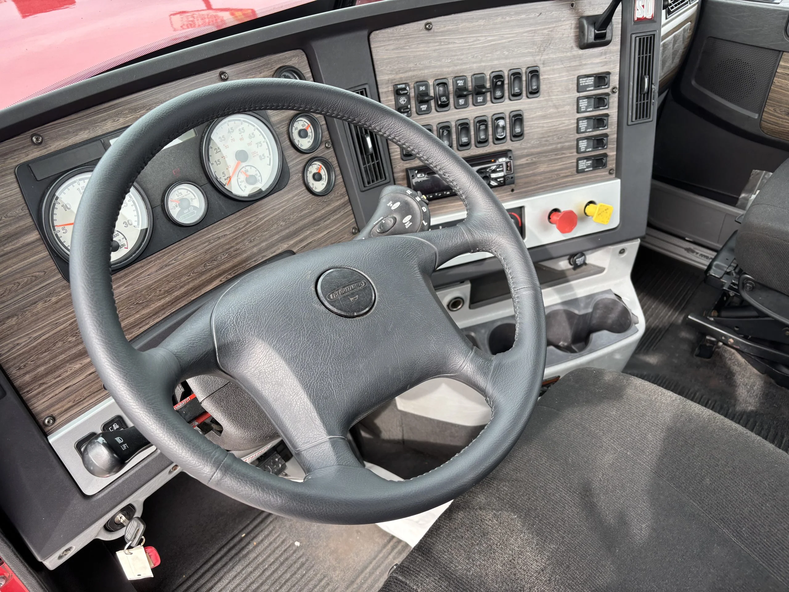 2020 Freightliner 122SD in Milwaukee, WI — photo 4