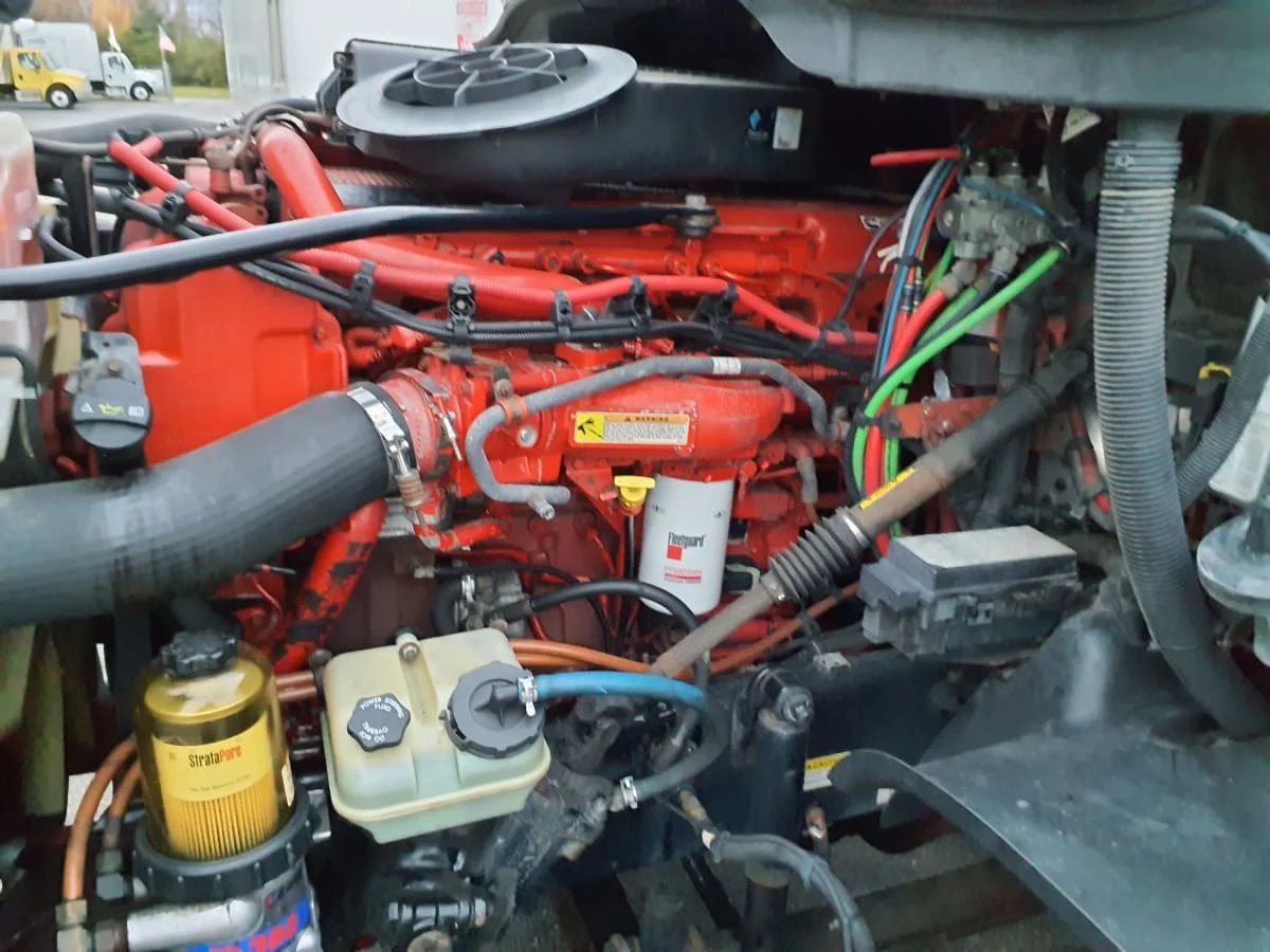 2014 Freightliner Cascadia - image 8