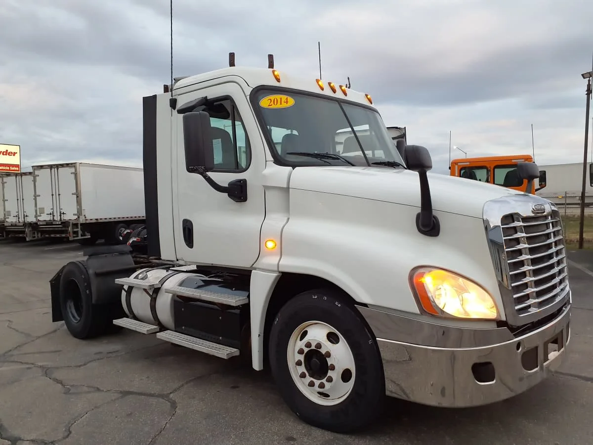 2014 Freightliner Cascadia - image 3