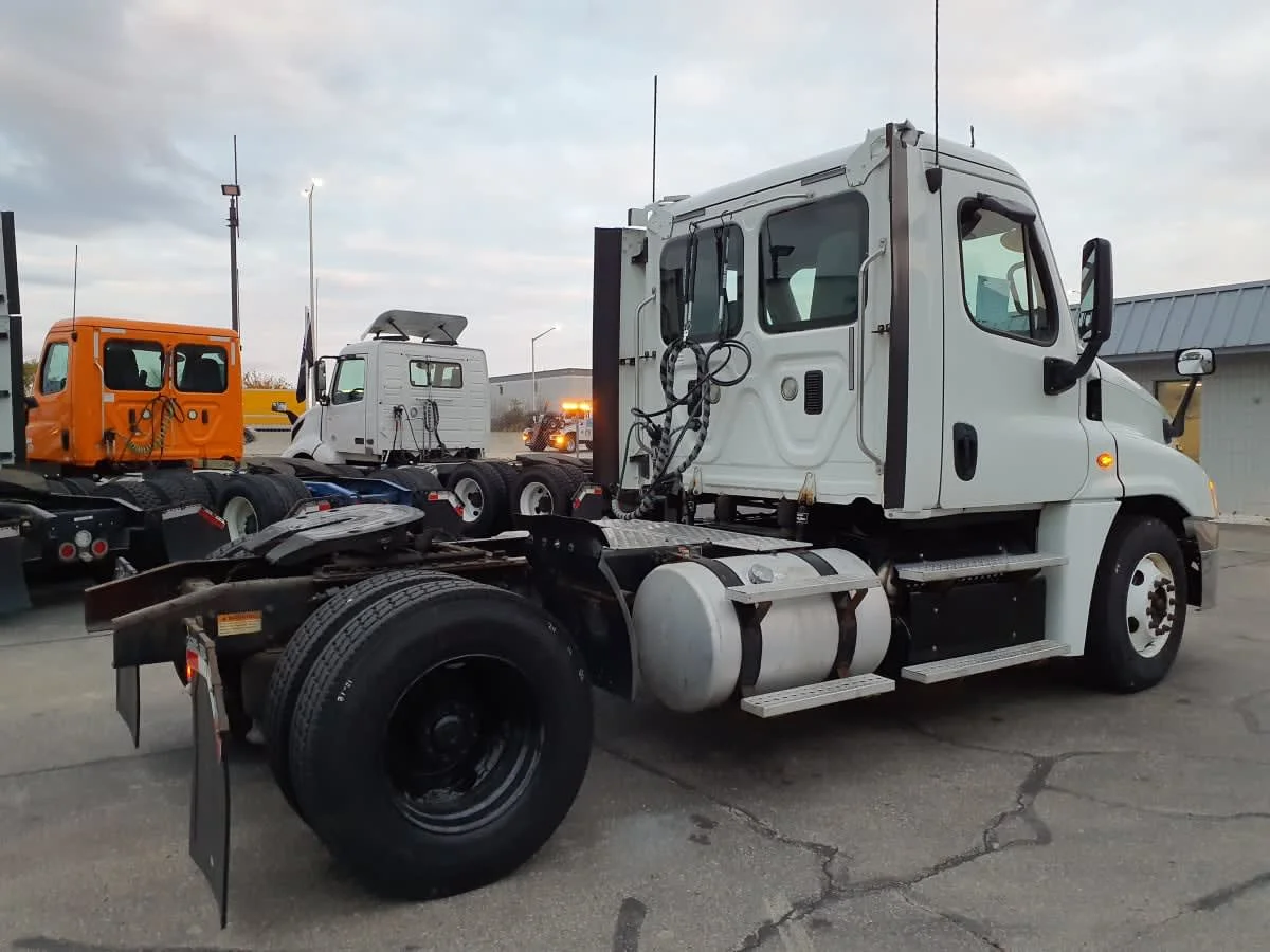 2014 Freightliner Cascadia in Oak Creek, WI — photo 4
