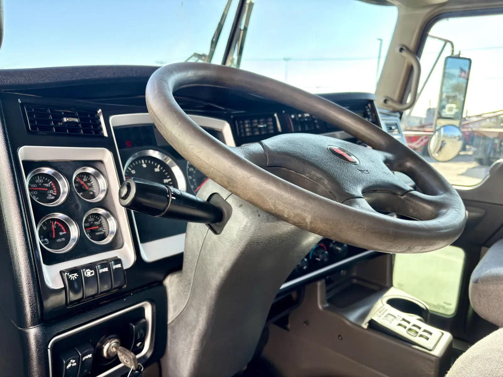 2012 Kenworth T800 - image 15