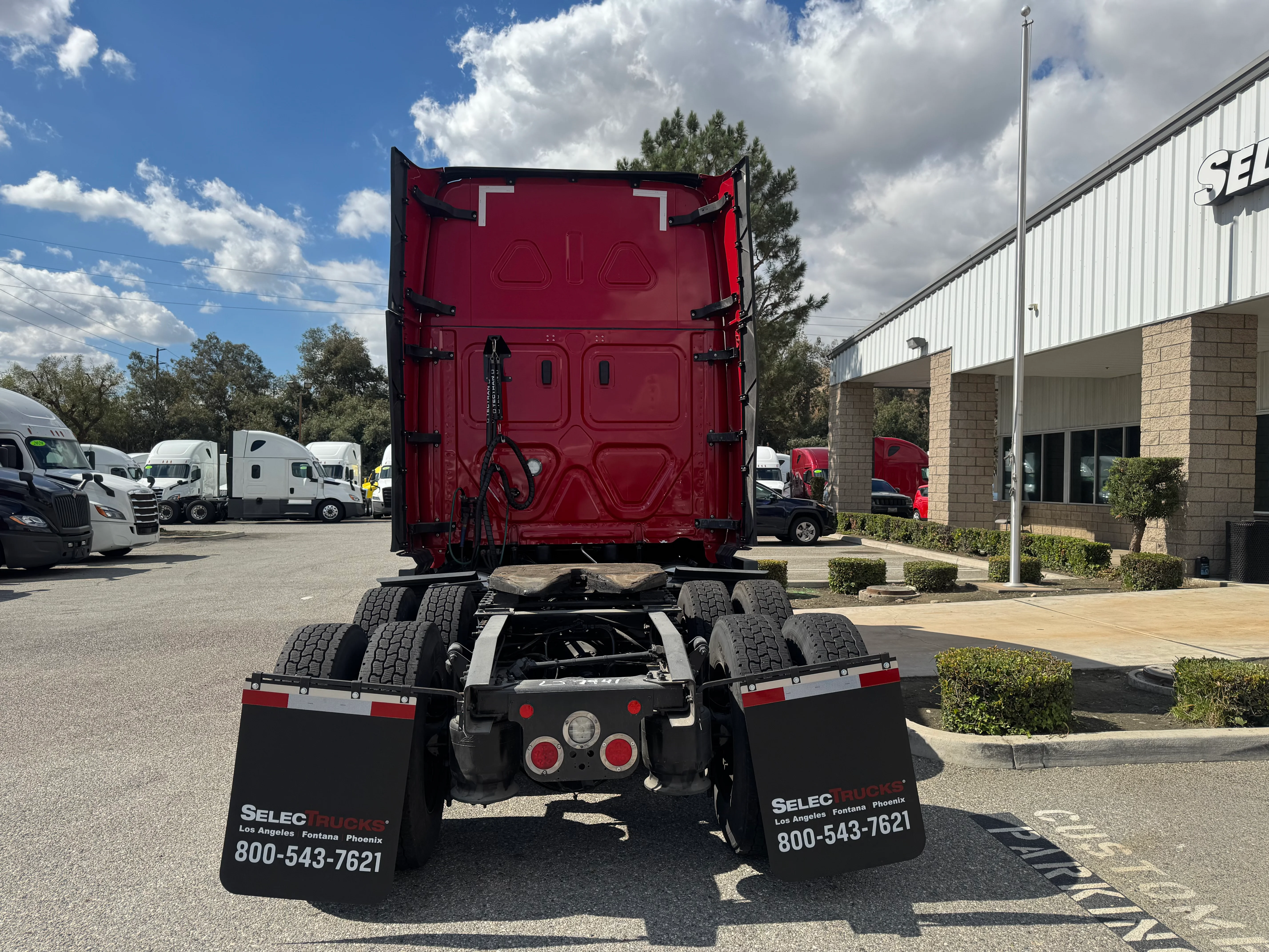 2021 Freightliner Cascadia in Selectrucks Fontana, CA — photo 5
