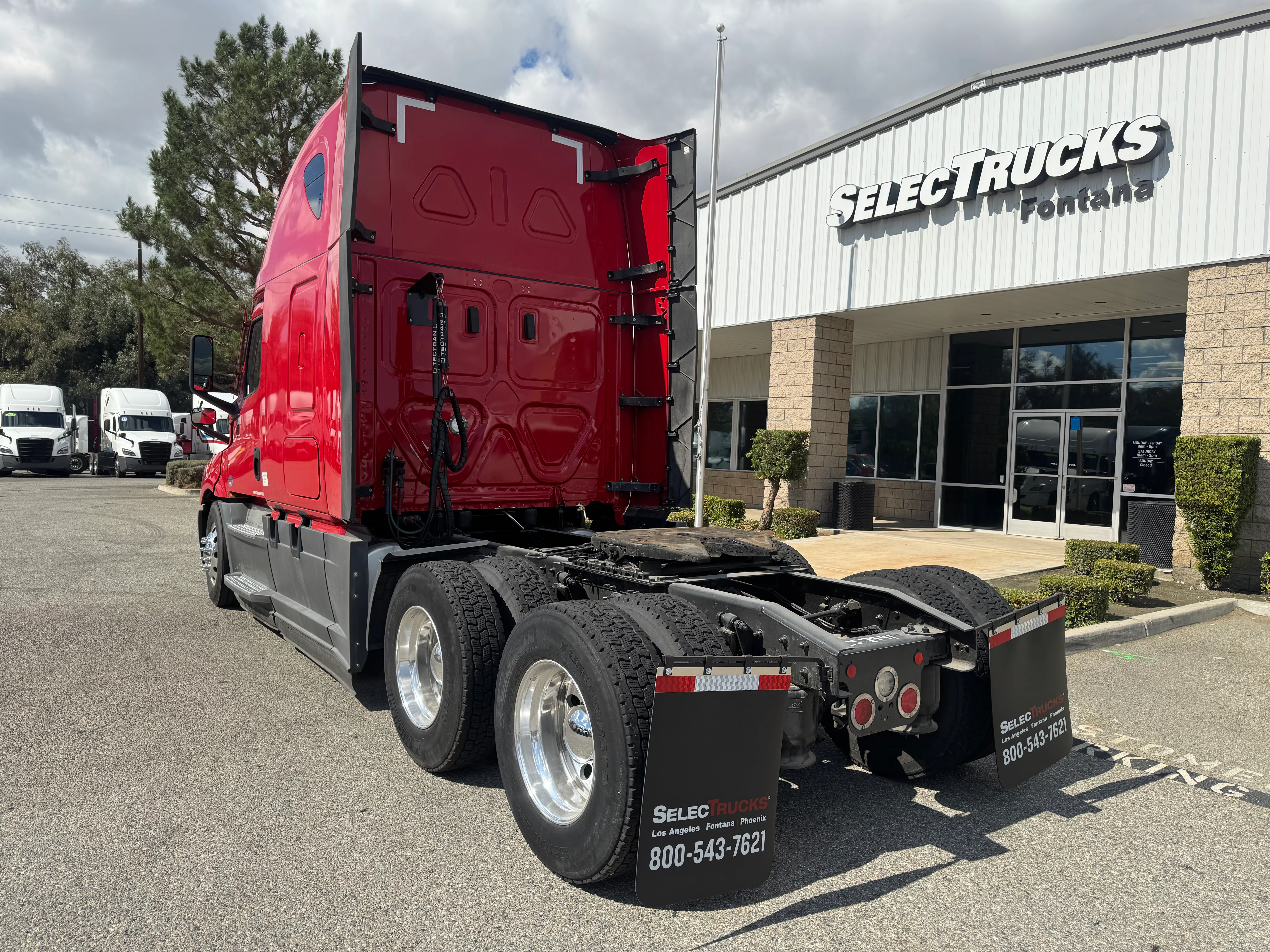 2021 Freightliner Cascadia in Selectrucks Fontana, CA — photo 4