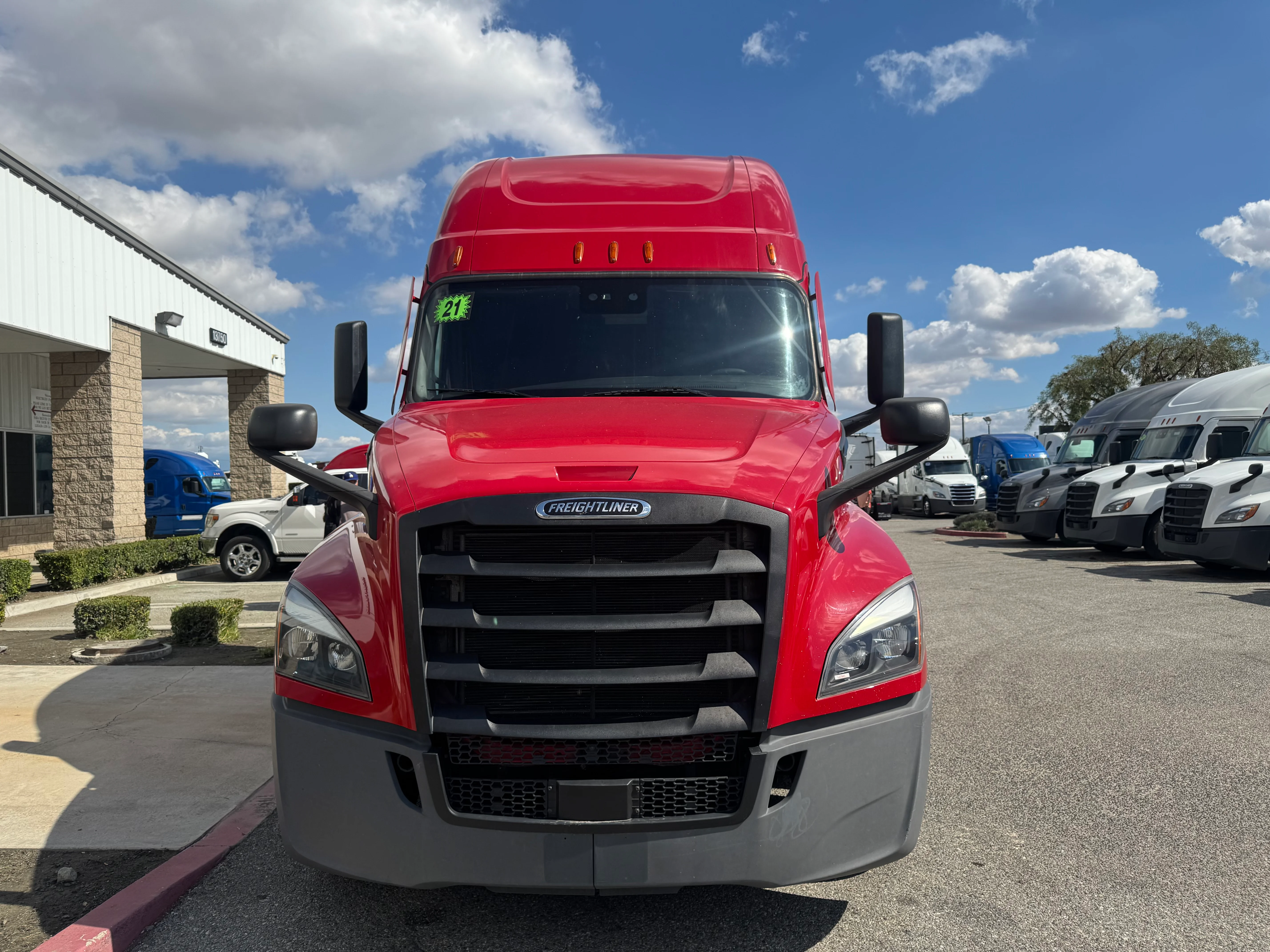 2021 Freightliner Cascadia in Selectrucks Fontana, CA — photo 2