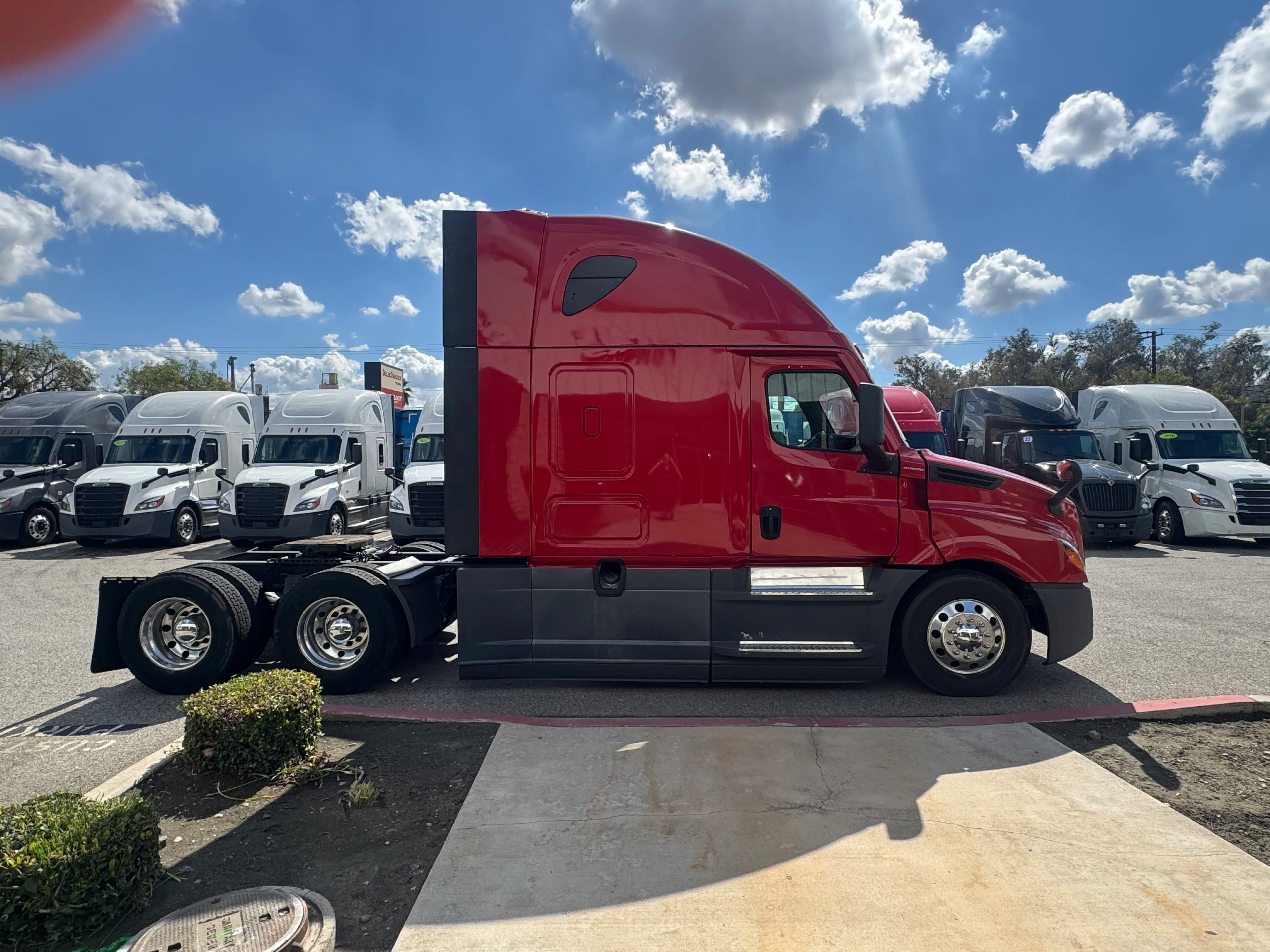 2021 Freightliner Cascadia in Selectrucks Fontana, CA — photo 7