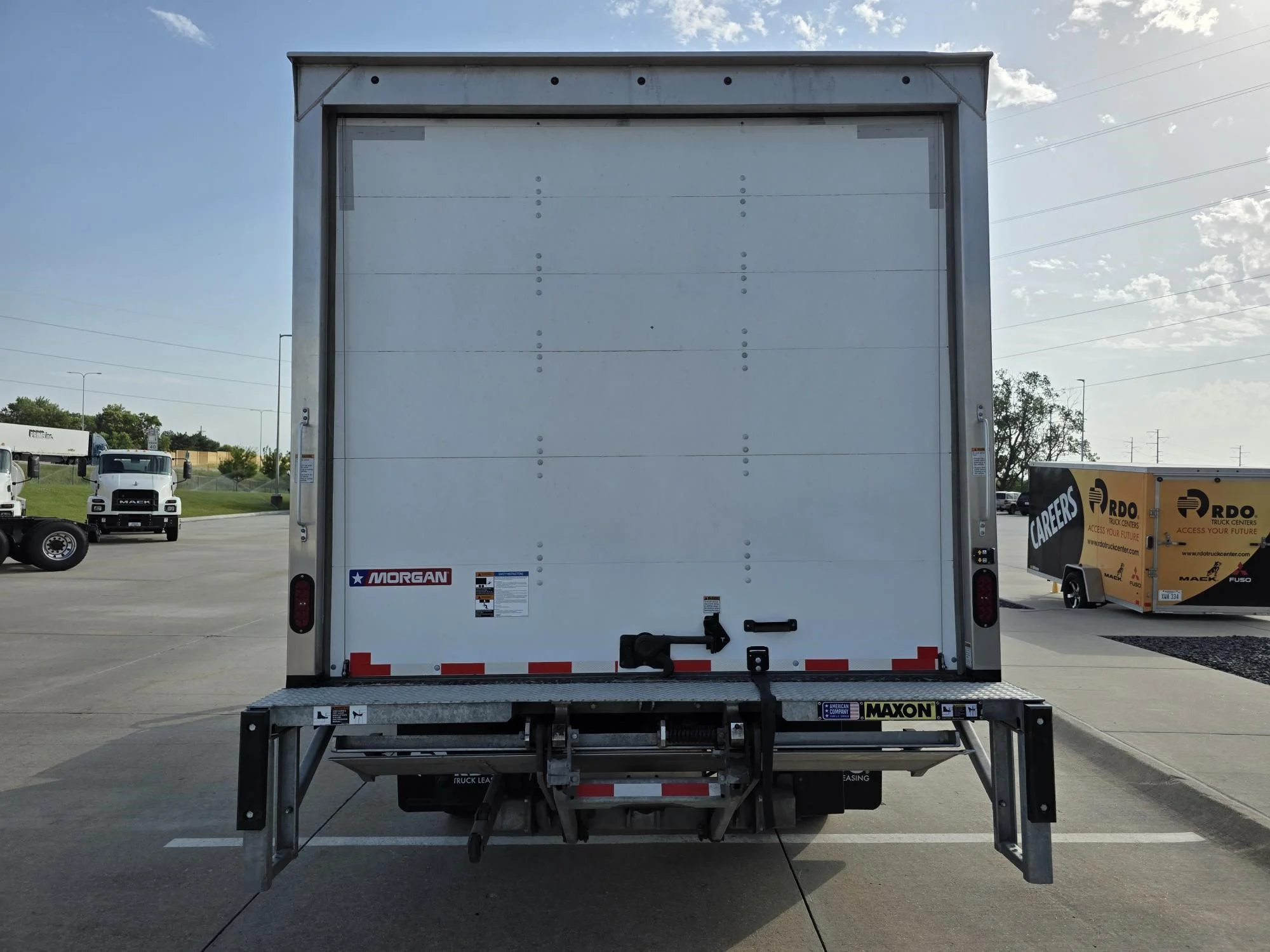2024 Isuzu — photo 4