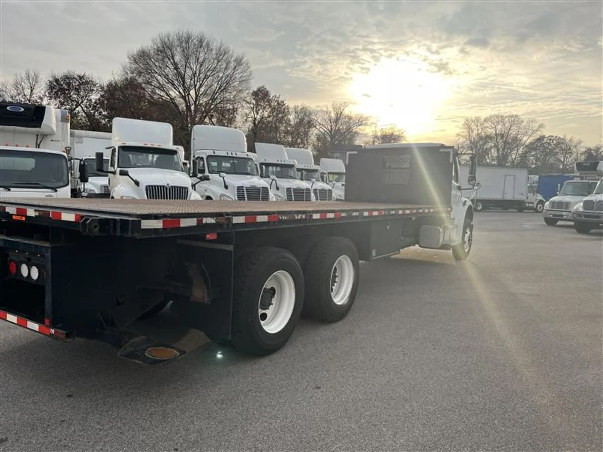 2017 Freightliner M2 106 - image 4