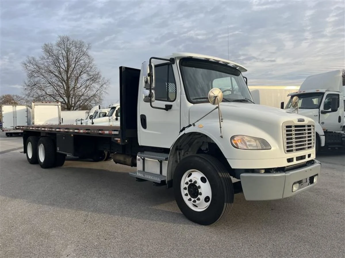 2017 Freightliner M2 106 - image 3