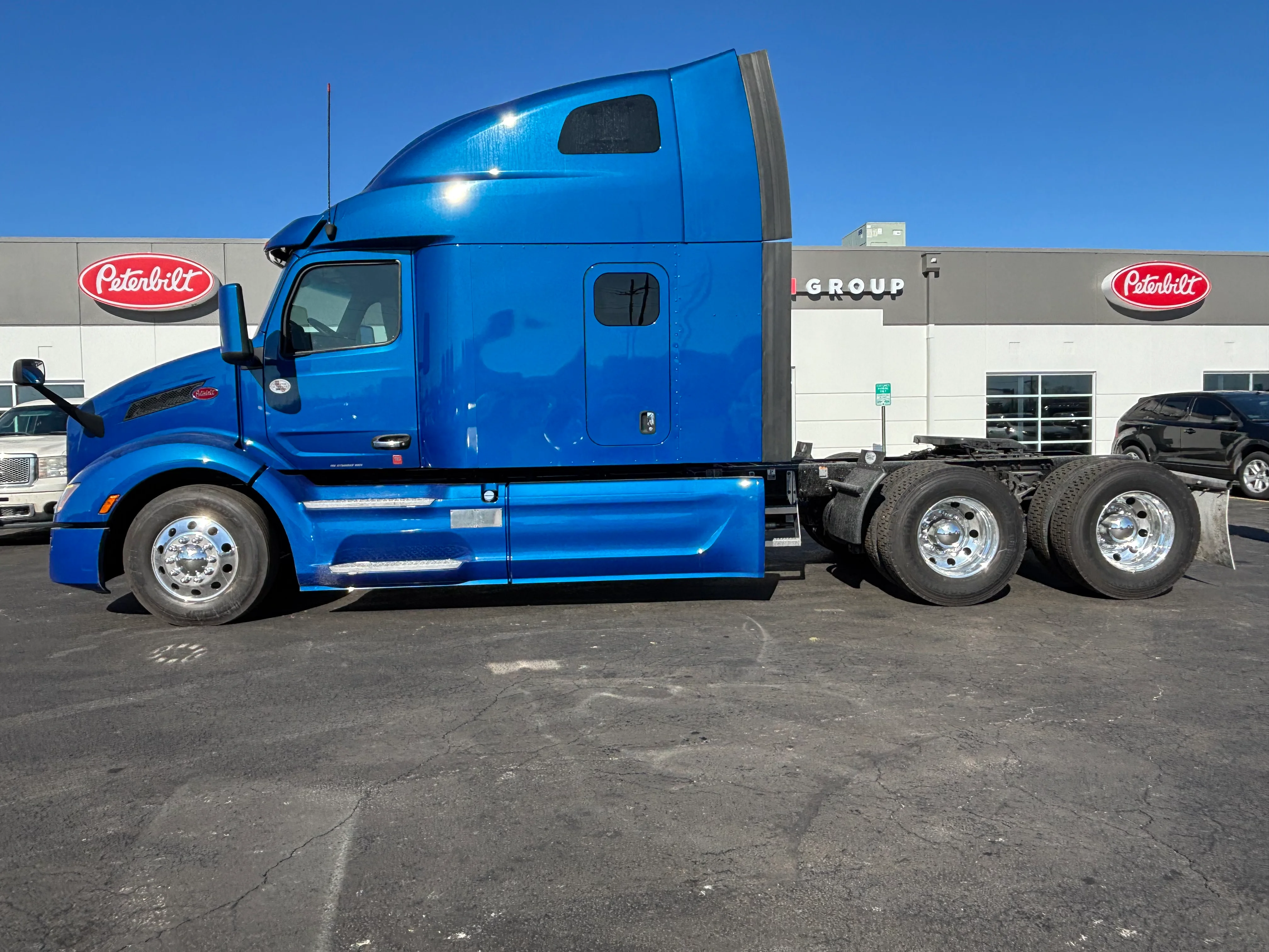 2023 Peterbilt 579 - image 2
