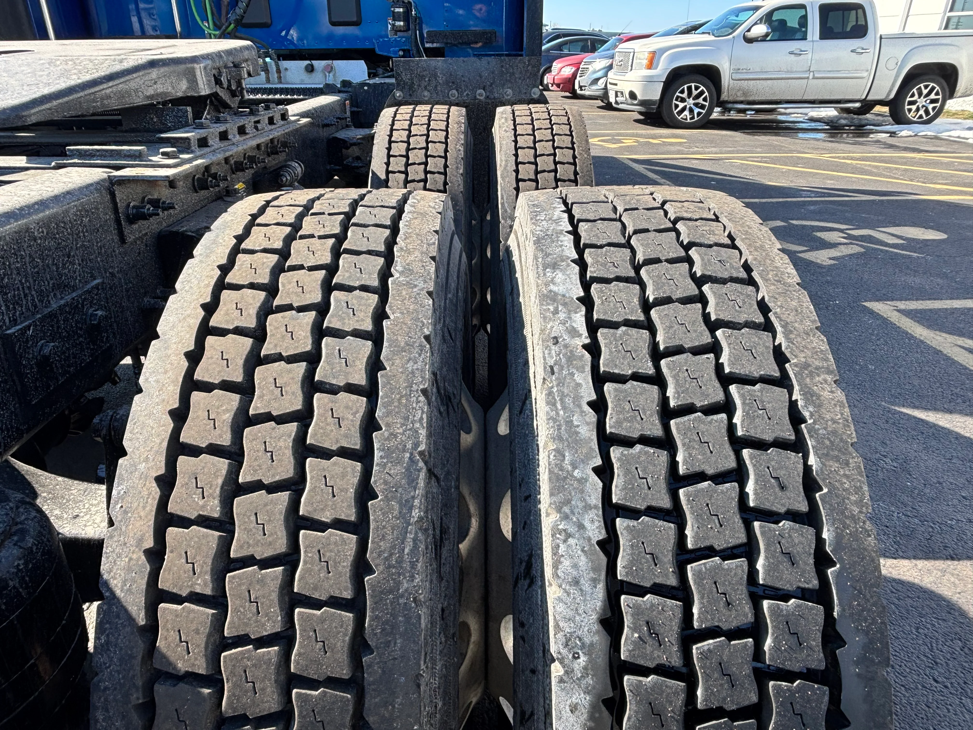 2023 Peterbilt 579 - image 9