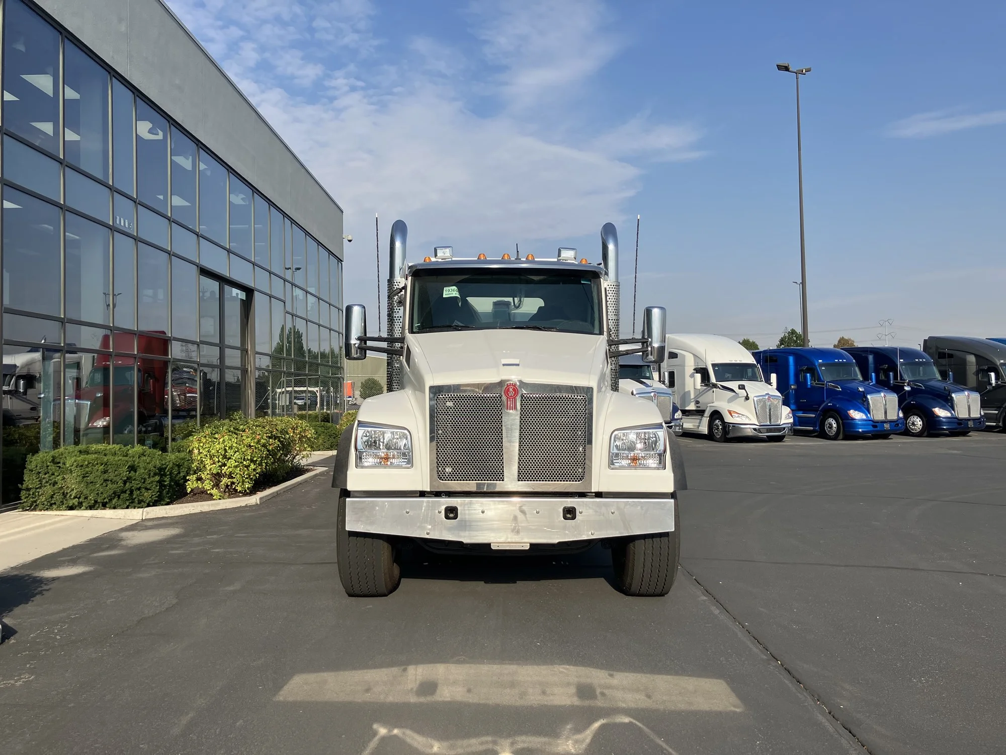 2026 Kenworth T880 - image 2