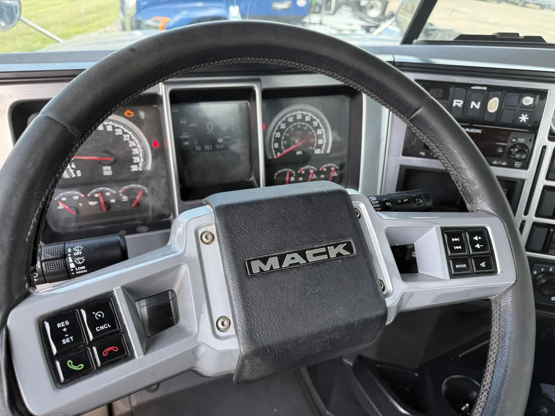 2024 Mack Pinnacle in Quincy, IL — photo 13