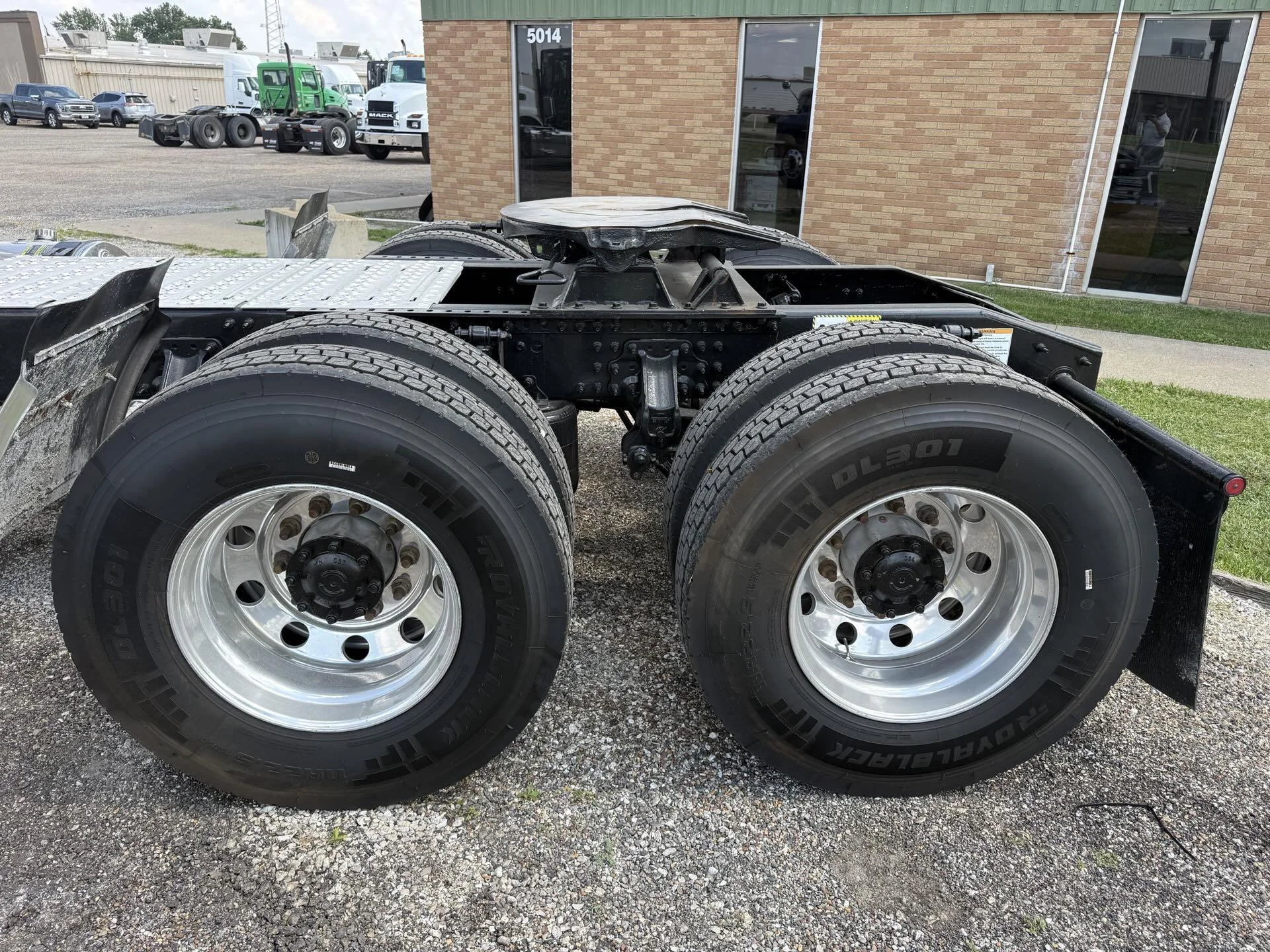 2024 Mack Pinnacle in Quincy, IL — photo 4