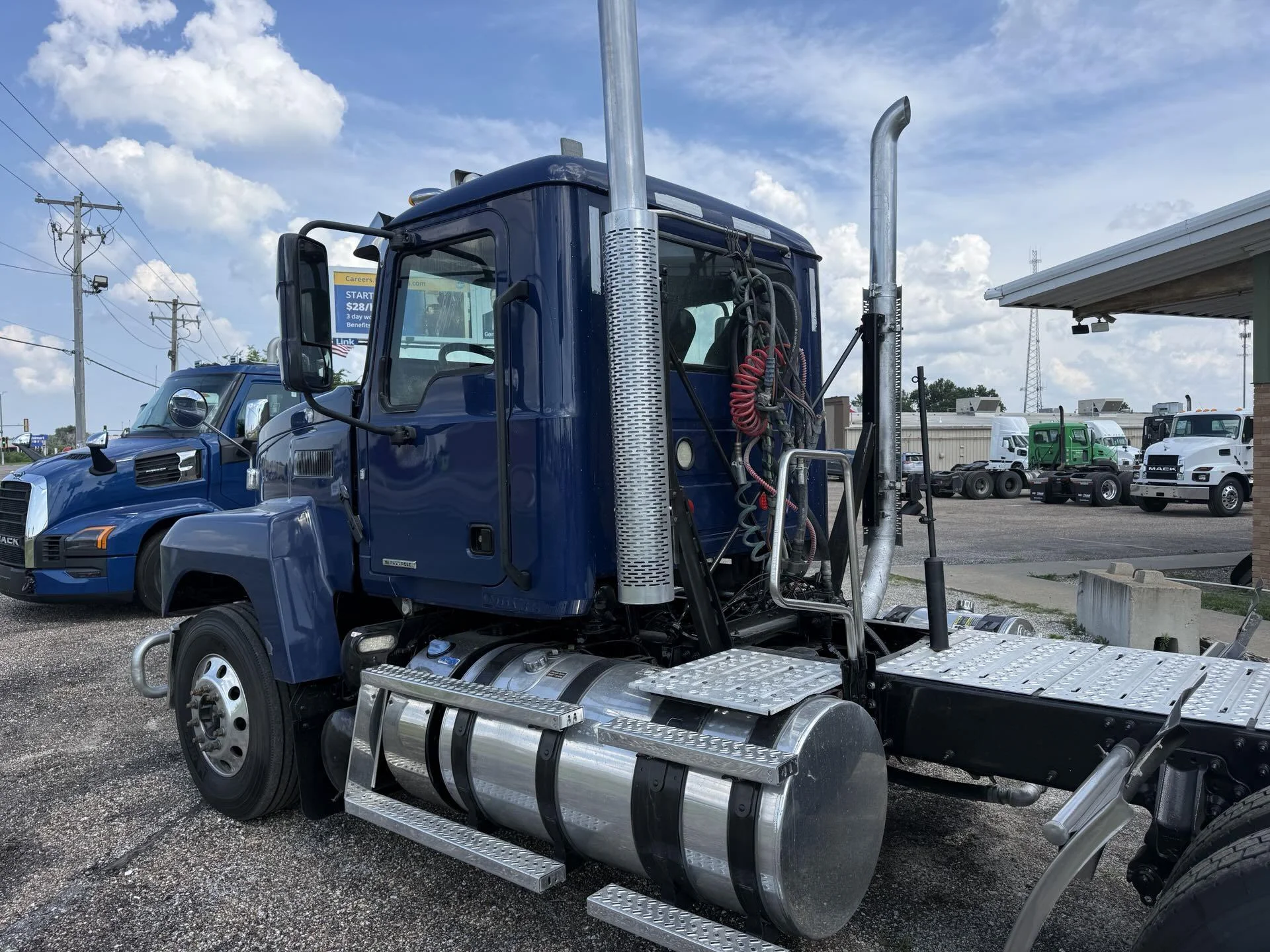 2024 Mack Pinnacle in Quincy, IL — photo 3