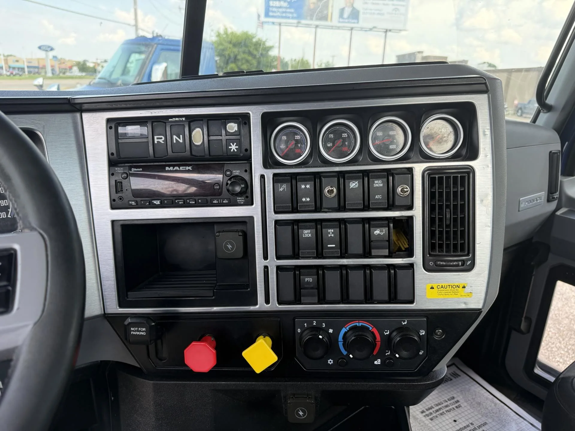 2024 Mack Pinnacle in Quincy, IL — photo 14