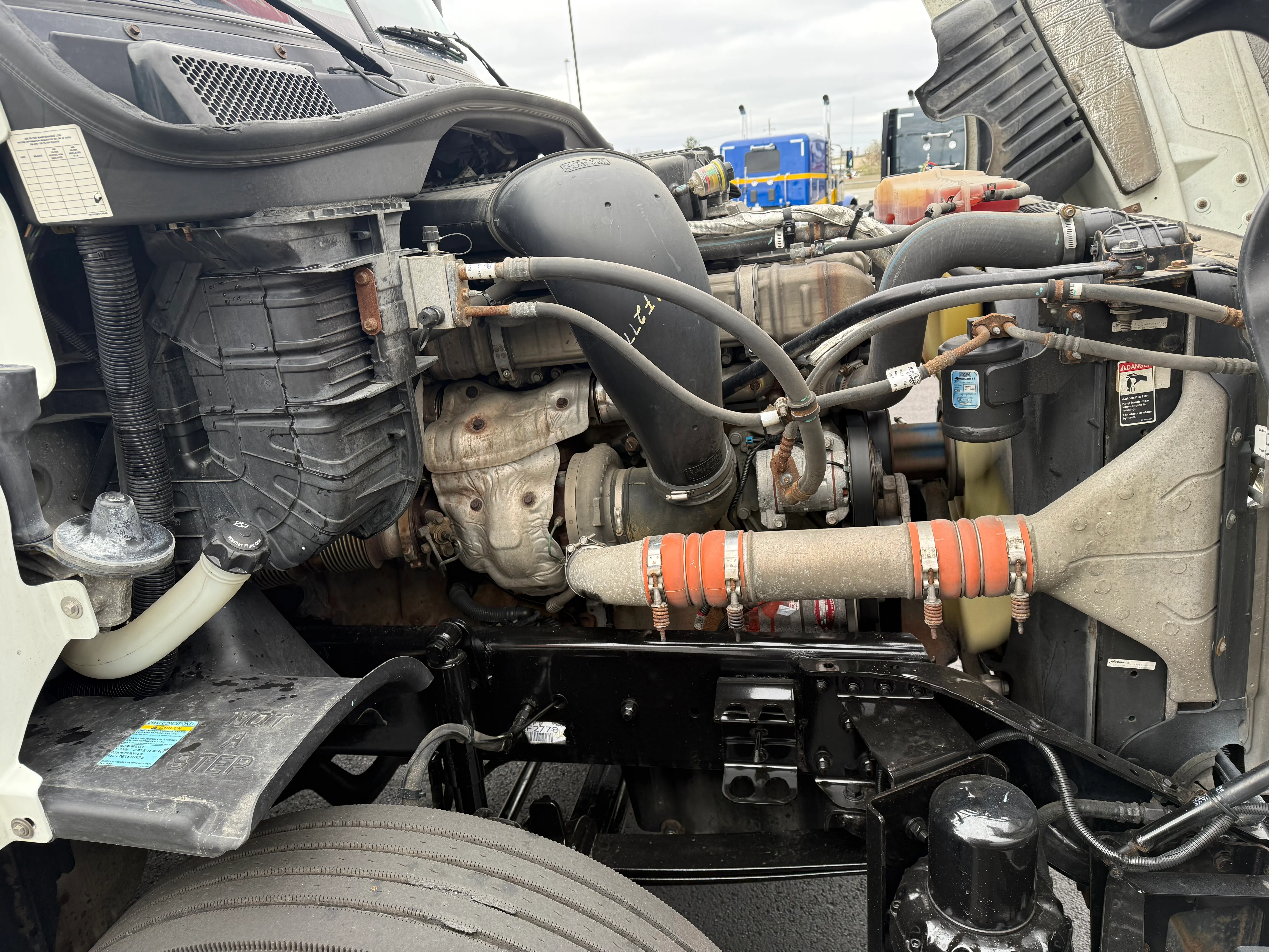 2019 Freightliner Cascadia - image 10