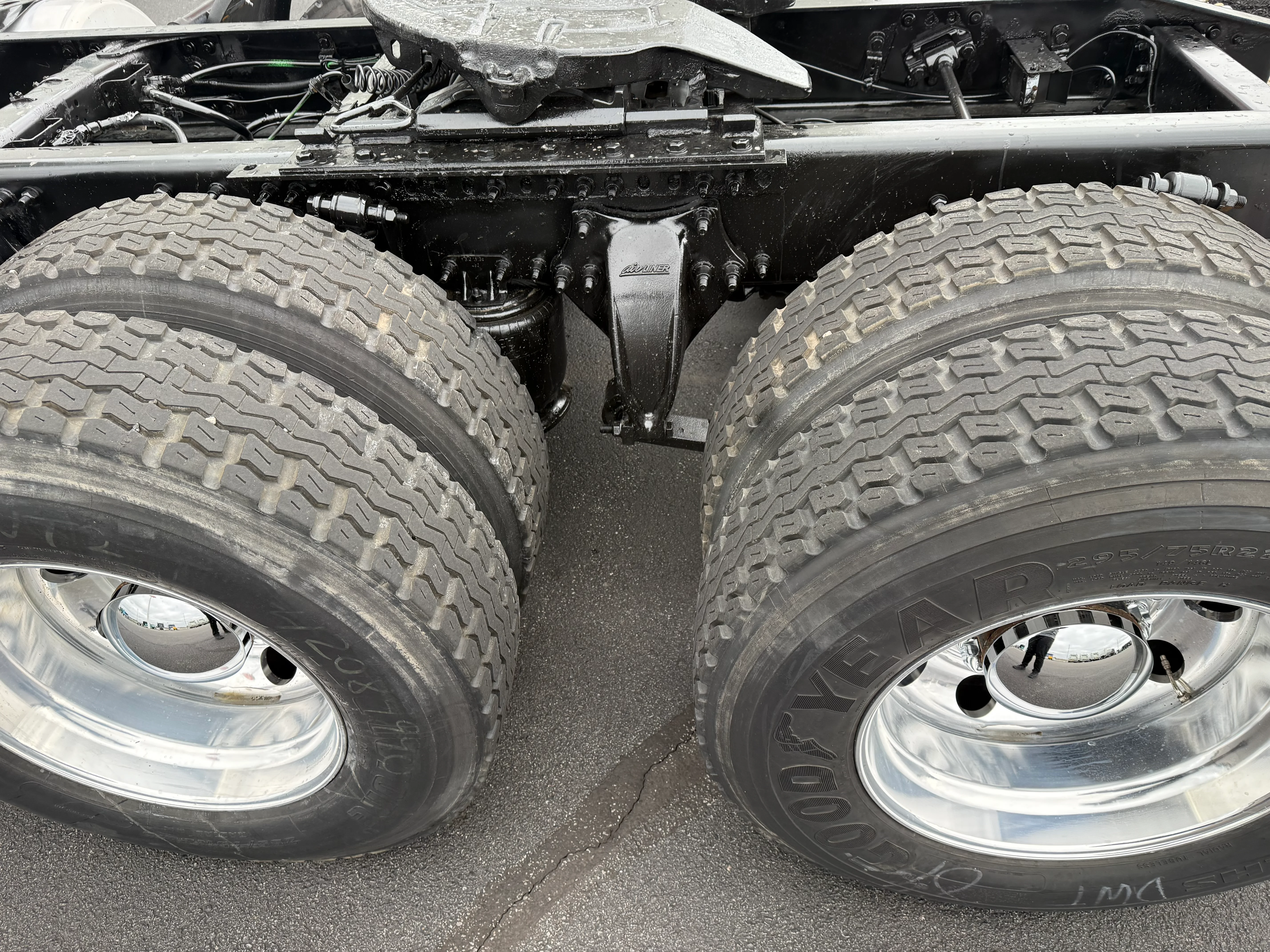 2019 Freightliner Cascadia - image 13