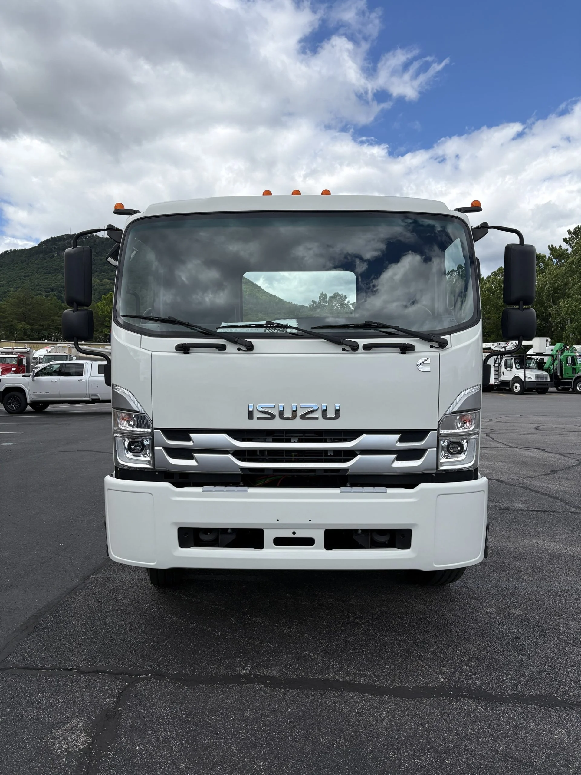 2024 Isuzu FTR in Weyers Cave, VA — photo 2