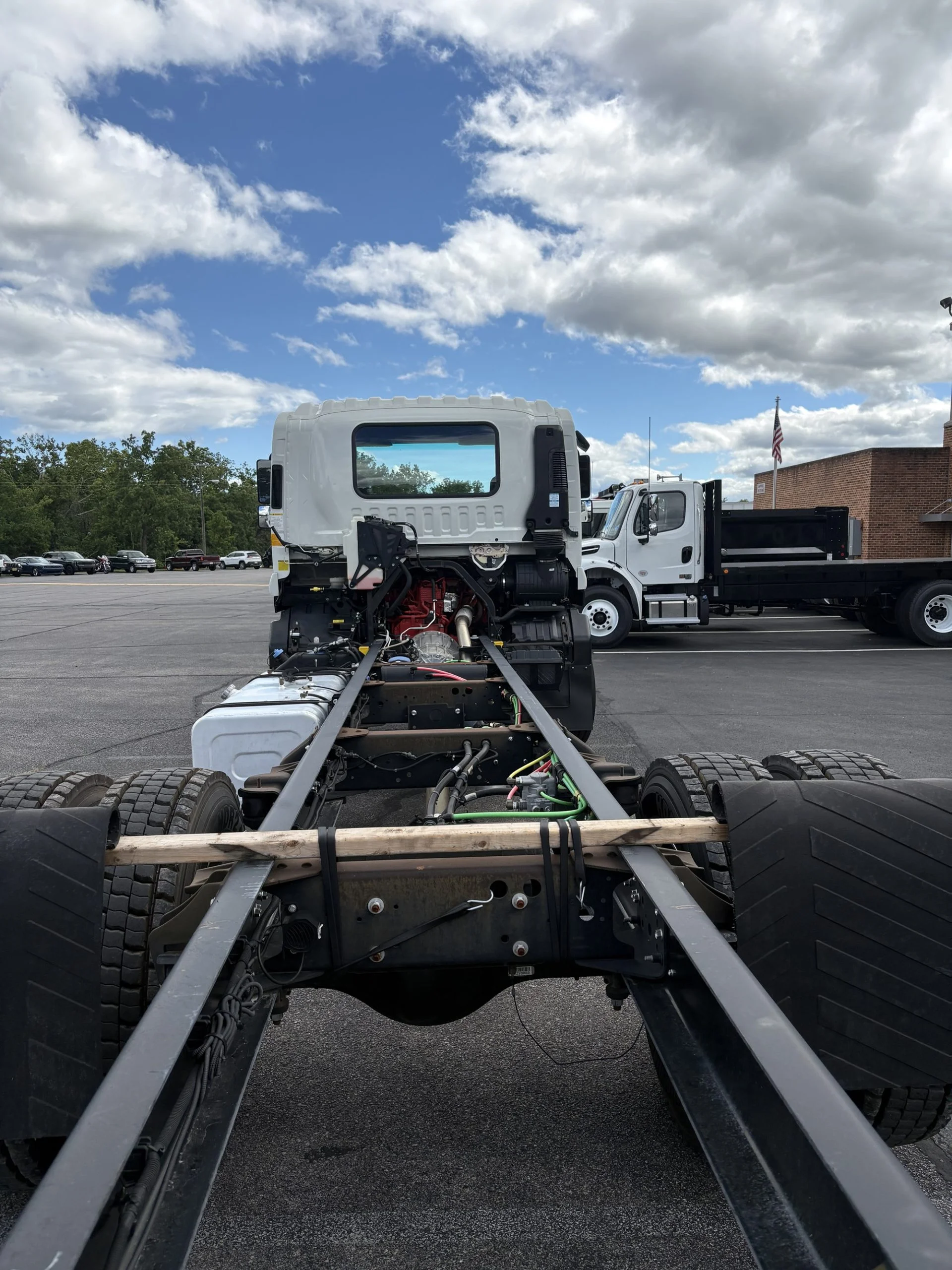 2024 Isuzu FTR in Weyers Cave, VA — photo 4
