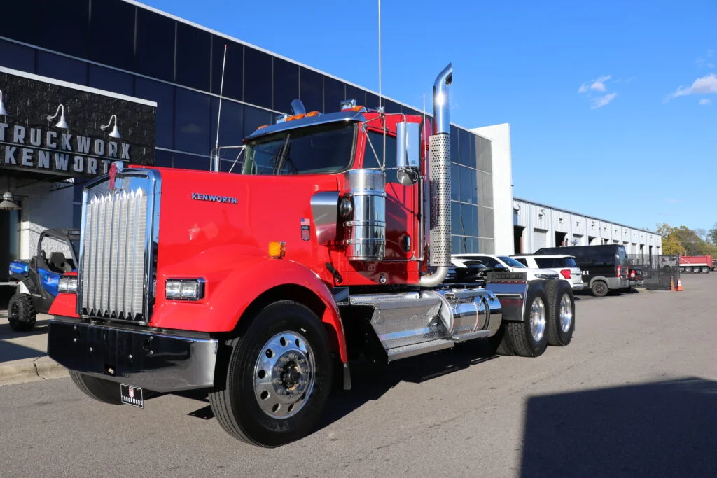 2027 Kenworth W900